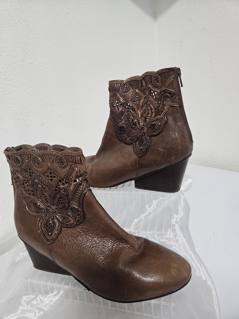 Sesto Meucci Brown Floral Laser-Cut Leather Ankle Boots